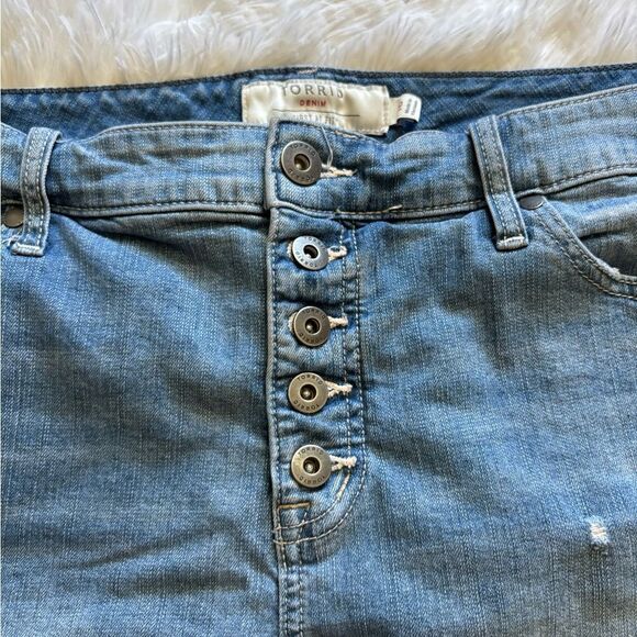 Torrid Button Fly Jean Shorts Womens Size 16 - Picture 3 of 5